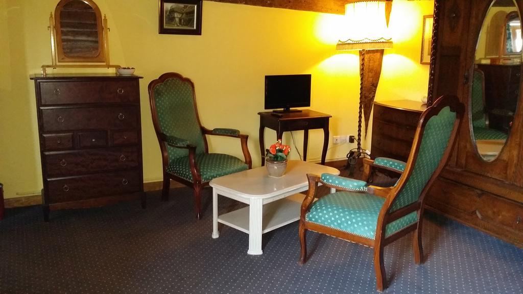 Les Trois Cheminees Chambres D'Hotes Livarot-Pays-d'Auge Exterior foto